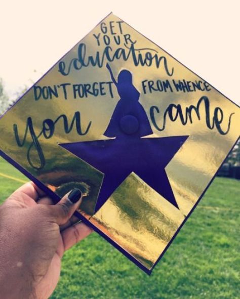 10 Graduation Cap Ideas That You Should Definitely Replicate For Your Graduation College Grad Cap Ideas, High School Graduation Cap, College Graduation Cap Decoration, Grad Hat, Grad Cap Designs, Diy Graduation Cap, Hamilton Funny, Hamilton Memes, Graduation Cap Designs