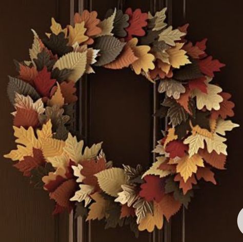 Paper Leaf Wreath, Paper Leaf, Fall Leaf Wreaths, Thanksgiving Paper, Paper Wreath, Paper Leaves, Autumn Decorating, Autumn Crafts, Leaf Wreath