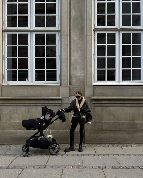 Stroller Photoshoot, Aesthetic On A Budget, Rich Mom Aesthetic, Maria Kragmann, Birkin Mom, Rich Mom, Mom Aesthetic, Mom Daughter Outfits, Kids Inspo