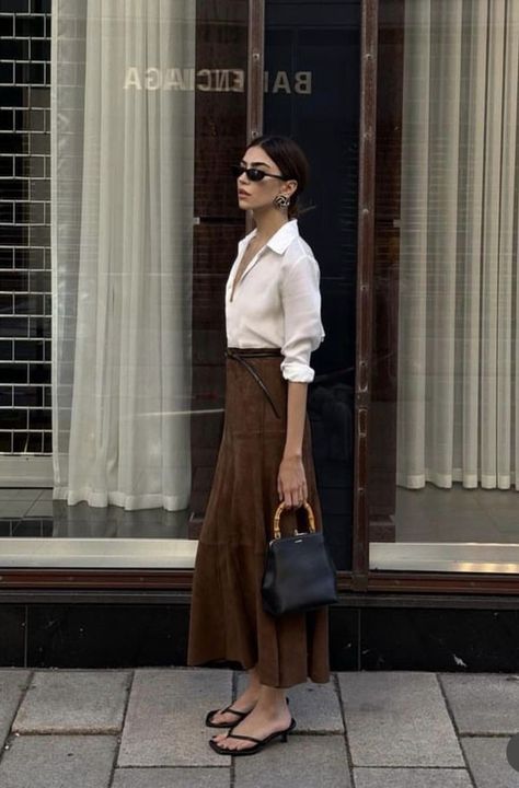 Bianca’s Lifestyle Shirt Dress Fall Outfit, Fall Outfit Street Styles, Silk Skirt Outfit Fall, Street Styles Outfit, Streetwear Fashion Women Street Styles, Silk Skirt Outfit, Shirt Dress Fall, Skirt Outfit Fall, Brown Maxi Skirts