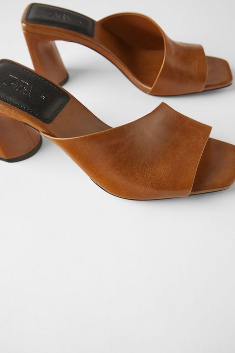 Zara Asymmetric Heeled Leather Slides Heels Classy, Square Toe Heels, Shoe Inspo, Trending Handbag, Leather Slides, Shoe Obsession, Stylish Shoes, Strappy Sandals, Primavera Estate