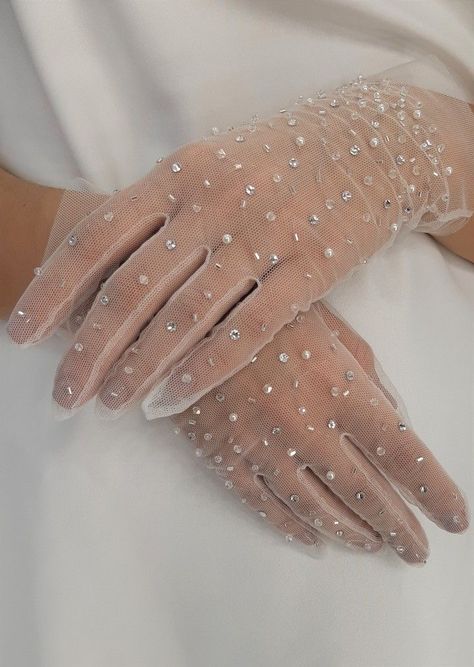 Wedding Dress With Gloves, Bride Gloves, Baju Kahwin, Haute Couture Embroidery, Elegant Gloves, Fashion Gloves, Gloves Fashion, Wedding Gloves, Bridal Gloves