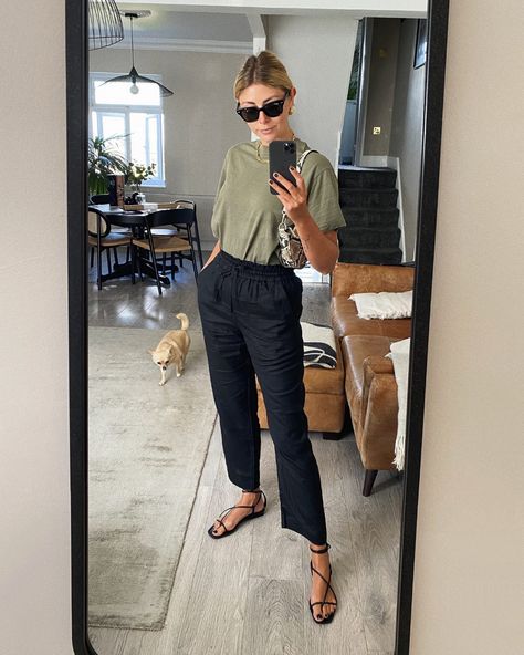 Black linen straight trousers, khaki green t-shirt, black strap oh sandals, By Far snakeskin Rachel bag, casual Summer outfit Green Tshirt Outfit, Linen Shirt Outfit, Emma Hill, Khakis Outfit, Joggers Outfit, Winter Mode, Minimal Outfit, Outside World, Tshirt Outfits