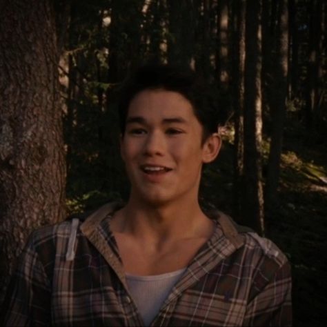 Twilight Wolf Pack, Twilight Jacob, Beast Film, Pediatric Medicine, Twilight Wolf, Booboo Stewart, Team Jacob, Vampires And Werewolves, Vampire Girls