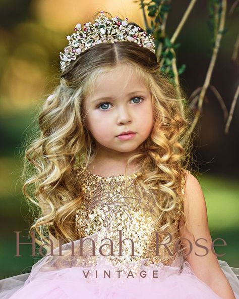 Pink Princess Birthday, Pageant Hair, Pink Tulle Skirt, Flower Girl Hairstyles, Peinados Fáciles Para Cabello Corto, Princess Hairstyles, Crown Hairstyles, Crystal Hair, Toddler Hair