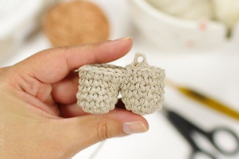 How To Crochet Amigurumi Arms, How To Close Amigurumi, Crochet 4 Legs Together Amigurumi, How To Join Legs In Amigurumi, Attach Amigurumi Parts, Tiny Teddies, Simply Crochet, Amigurumi Tutorial, Chain Stitch