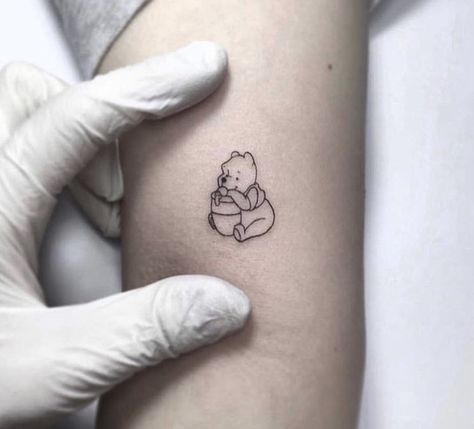 I freaking love this smmmmm Winnie The Pooh Tattoos, Pooh Cartoon, Tattoo Board, Shape Tattoo, Summer Tattoo, Tattoo Prices, Cat Tattoos, Small Girl Tattoos, Inspiration Tattoos