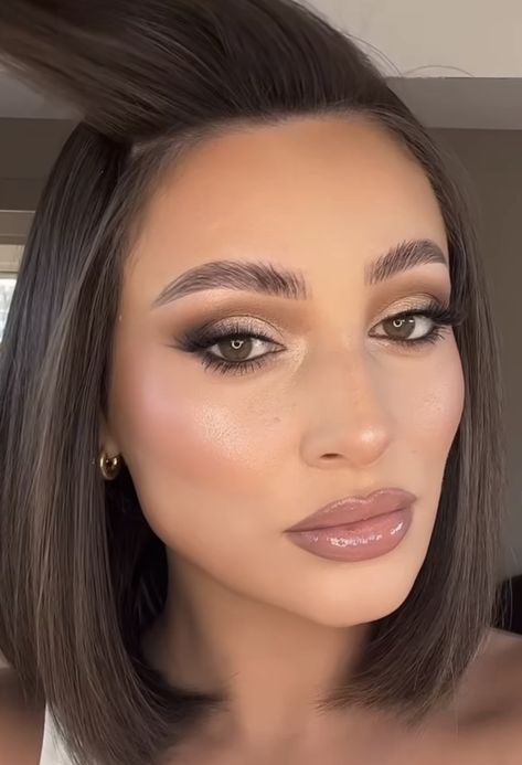 Simple Makeup Look For Black Dress, Make Up On Blue Eyes, Smokey Eye Makeup Daytime, Natural Smokey Eye Makeup Wedding Brown Eyes, Make Up Wedding Guest Smokey Eye, Subtle Night Out Makeup, Simple Elegant Makeup For Brown Eyes, Smokey Eyes Wedding, Natural Prom Makeup For Brown Eyes Black Dress