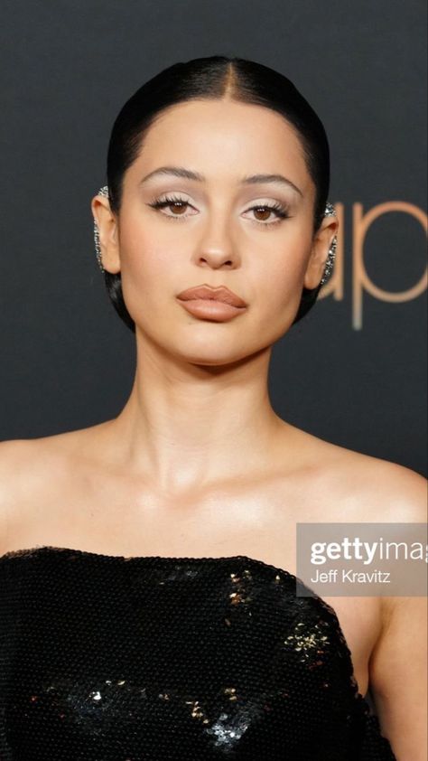 Euphoria premiere Old Hollywood Makeup Look, Maddy Perez Makeup, Euphoria Premiere, Premiere Makeup, Malu Trevejo Outfits, Old Hollywood Makeup, Maddy Perez, Hollywood Makeup, Alexa Demie