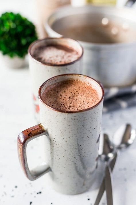 This Irish Cream Hot Chocolate is loaded with creamy and delicious flavor and the perfect hot cocktail to cozy up with on chilly nights! Irish Cream Hot Chocolate, Hot Chocolate Espresso, Baileys Irish Cream Recipes, Dairy Free Hot Chocolate, Irish Cream Recipe, Hot Chocolate Cocktail, Snickerdoodle Bars, Hot Cocktails, Savory Dinner