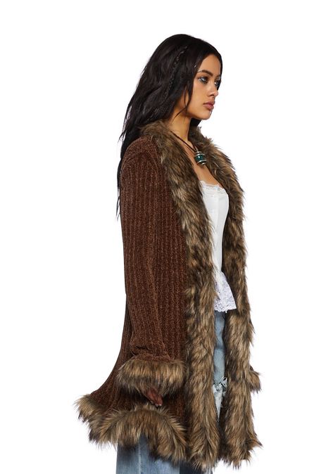 Faux Fur Trim Cardigan, Long Coat With Fur Trim, Southwest Winter Outfit, Italian Style Women Winter, Outfits With Cropped Cardigans, Bold Chic Fashion, Autumn Wardrobe 2024, Fall Fairycore Outfits, Gen Z Winter Fashion