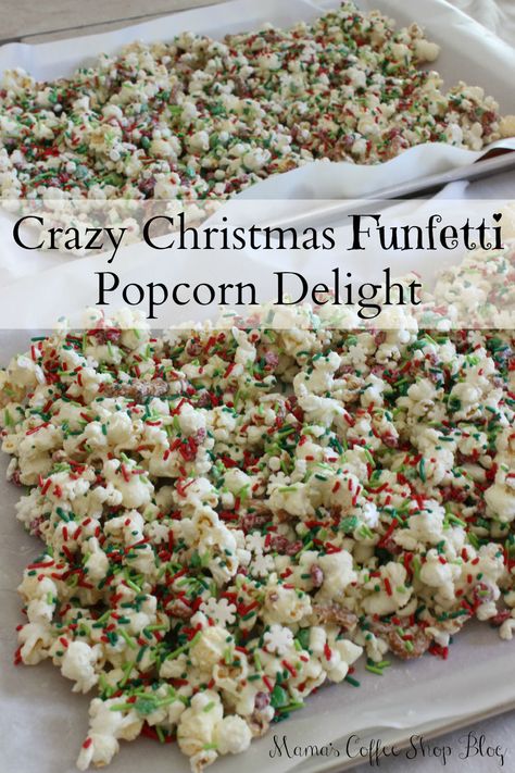 Popcorn Chex Mix Recipes, Elf Popcorn Ideas, Christmas Puff Corn, Christmas Popcorn Mix Recipes, Christmas Popcorn Bar, Xmas Popcorn, Elf Popcorn, Grinch Popcorn Recipe, Holiday Popcorn Recipes