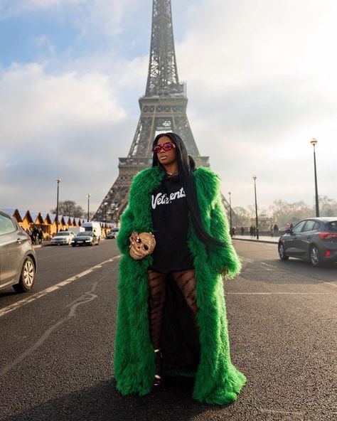 De’arra Taylor, Fall Fur Coat Outfit, Fur Coat Casual Outfit, Derra Taylor, Detroit Aesthetic, Dearra Taylor Outfits, De'arra Outfits, Green Fur Coat, Dearra Taylor