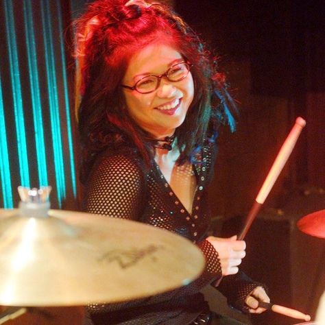 The drummer of Hep Alien... Lane Kim Gilmore Girls, Gilmore Girls Reunion, Hep Alien, Gilmore Girls Lane, Keiko Agena, Gilmore Girls Characters, Gilmore Girls Fashion, Lane Kim, Gilmore Girls Outfits