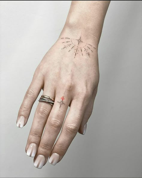 Hand And Finger Tattoos, Finger Tattoo Designs, Star Tattoo, Hand Poked Tattoo, Hand Tattoos For Women, Wrist Tattoos For Women, Cool Small Tattoos, Dainty Tattoos, Hand Tattoo