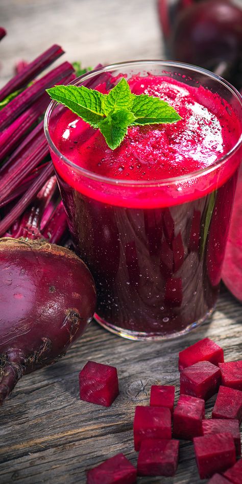 Start your year off with this detoxifying beet root juice! Brain Healthy Foods, Natural Energy Drinks, Post Workout Drink, Pink Smoothie, Fresh Beets, Smoothie Detox, Pineapple Smoothie, Beet Juice, Natural Juices