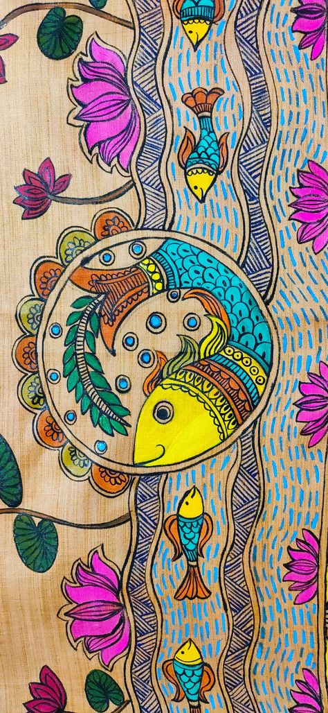 Hand painting on silk dupatta with fish and lotus motifs from madhubani art. Kalamkari Fish Painting, Fish In Madhubani Painting, Madhubani Art Fish Design, Fish Madhubani Art, Madhubani Painting Fish Design, Gond Art Fish, Madhubani Painting Motifs, Madhubani Painting On Fabric, Lotus Madhubani Painting