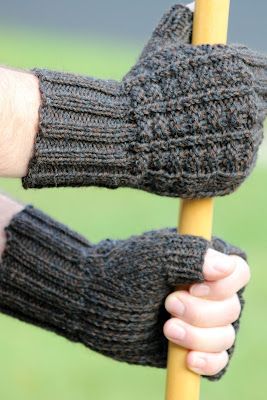 Knitting Gloves, Knitting Gloves Pattern, Fingerless Gloves Knitted Pattern, Glove Pattern, Gloves Pattern, Fingerless Mitts, Crochet Fingerless Gloves, Knitting Needles Sizes, Fingerless Gloves Knitted