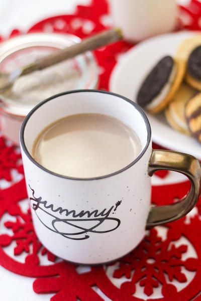 Rumchata Chai Latte warms you up with cinnamon, cloves, cardamom, and nutmeg. Not to mention the Rumchata! Rumchata Recipes Drink, Rumchata Cocktails, Rumchata Drinks, Copycat Drink Recipes, Rumchata Recipes, Chai Latte Recipe, Best Party Food, Delicious Drink Recipes, Party Food And Drinks