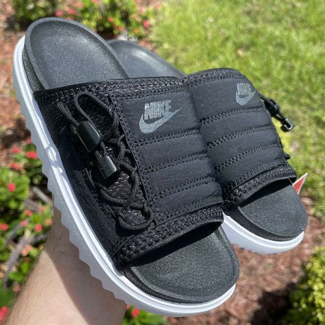 Slides Nike, Nike Slippers, Nike Sandals, Jordan Shoes Girls, Shoes Outfit Fashion, Dope Outfits For Guys, Shoes Sneakers Nike, Hype Shoes, Mens Pants Fashion