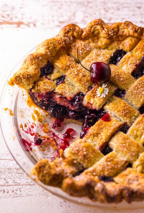 Best Cherry Pie Recipe, Summer Pie Recipes, Best Pie Crust Recipe, Homemade Cherry Pies, Cherry Pie Recipe, Yummy Fruit, Homemade Pie Crust Recipe, Baker By Nature, Summer Pie