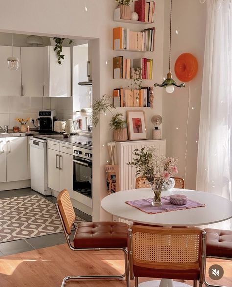 Apt Kitchen Decor Ideas, Small Open Space Living Room And Kitchen, First House Aesthetic, First Home Aesthetic, Cozy Apartment Kitchen, Small Eat In Kitchen, Dining Room And Living Room Combo, Home Ideas Kitchen, Flat Inspiration