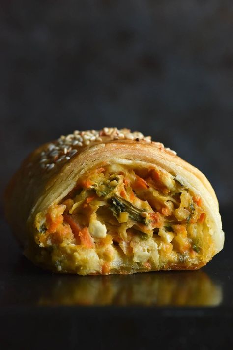 Veggie chickpea sausage rolls (gluten free) - Georgeats Chickpea Sausage, Vegetarian Pastries, Veggie Rolls, Easy Picnic Food, Vegetarian Sausages, Veggie Sausage, Soy Free Recipes, Gluten Free Recipe, Appetizers Easy Finger Food