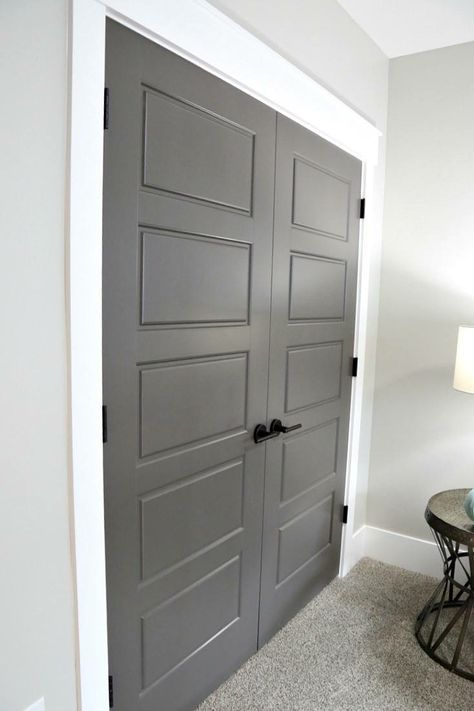 Kwai Paints Brainchild / Benjamin Moore Kendall Charcoal Interior Door Colors, Grey Interior Doors, Pintu Interior, Pine Interior, Painted Interior Doors, Interior Door Styles, Modern Doors, Trending Paint Colors, Door Paint Colors