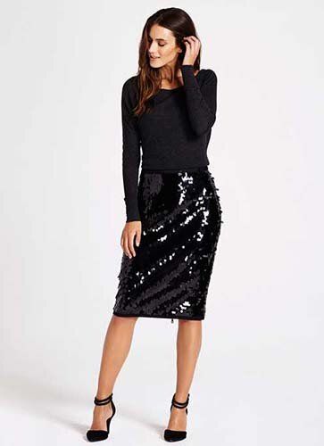 6 EFFORTLESSLY CHIC WAYS TO WEAR SEQUINS EVERYDAY — Luxury Italian Leather Handbags, Purses & Ballet Flats | ALEXANDRA DE CURTIS Black Sequin Skirt Outfit, Sequin Skirt Outfit, Pola Rok, Rok Outfit, Black Sequin Skirt, Skirt Diy, Below The Knee Dresses, Sequin Pencil Skirt, Pencil Skirt Outfits