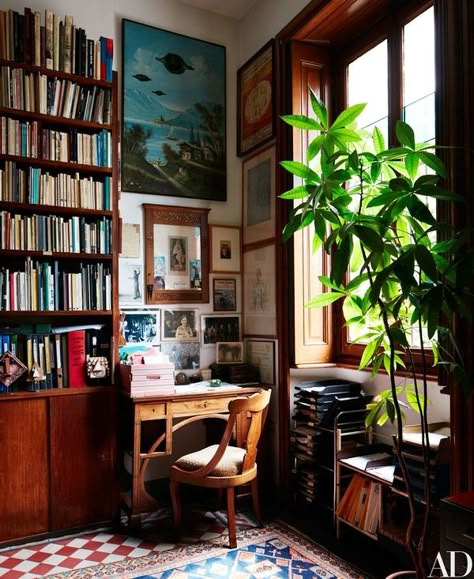 An Art Nouveau desk is tucked into a corner of the library | archdigest.com Art Nouveau Desk, Lots Of Books, Interior Boho, Home Libraries, Design Del Prodotto, A Desk, Home Library, White Bedroom, My New Room