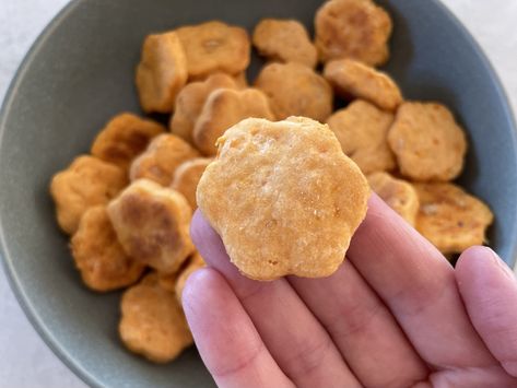 3 Ingredient Sweet Potato & Apple Biscuits Sweet Potato Vegan, Apple Biscuits Recipes, Sweet Potato Crackers, Sweet Potato Snacks, Teething Biscuits, Apple Biscuits, Sweet Potato Flour, Sweet Potato Tots, Sweet Potatoe Bites