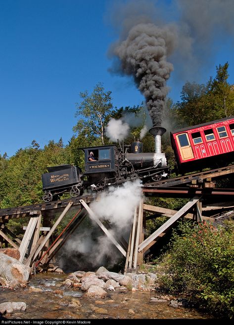 Garden Railroad, Steam Engine Trains, Scenic Railroads, Steam Railway, Mt Washington, Mount Washington, Railroad Photography, Train Wreck, Old Trains