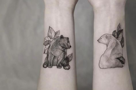 Hug Tattoo, Bear Tattoo Meaning, Tattoo Machine Design, Pair Tattoos, Beer Tattoos, Tattoo Ink Sets, Bear Tattoo Designs, Wild Tattoo, Bear Tattoos