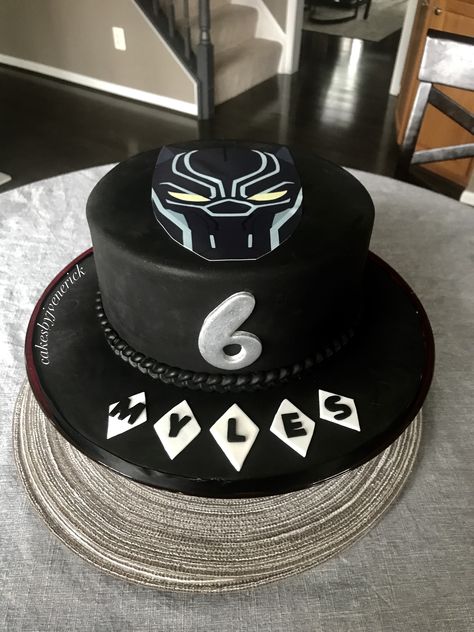 Black Panther Cake Ideas, Black Panther Birthday Cake, Black Panther Cake, Panthers Cake, Spiderman Birthday Party, Birthday Cake For Him, Black Panther Party, Cupcake Icing, Superhero Birthday Party