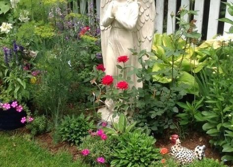 Garden Statues: Tips to Make Them Look Stunning in Your Yard Yard Statues Ideas, Garden Statues Ideas Landscaping, Concrete Statues, Bring Them Home, Garden Statues, Garden Center, Front Yard Landscaping, House Front, Gardening Tips