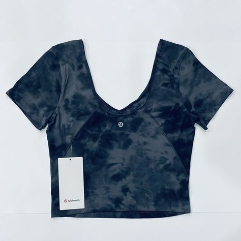 Lululemon Align Shirt, Lululemon Tee Shirt, Lululemon Wishlist, Lululemon Clothes, Cheer Tips, Running Outfits, Lulu Outfits, Lululemon Shirts, Lululemon Shirt