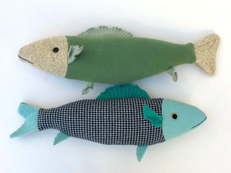 Fish Pillow Diy, Fabric Fish Pattern Free, Funky Objects, Fish Stuffed Animal, Fish Mobile, Felt Fish, Giant Fish, Fish Pillow, Fabric Fish