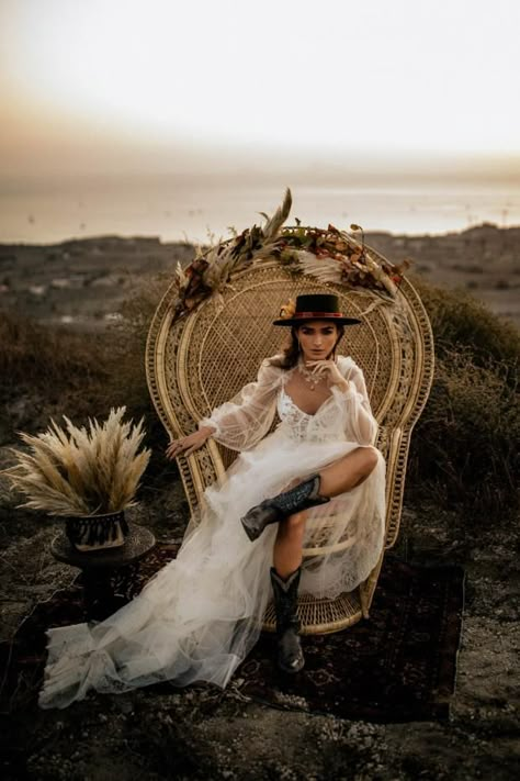 Boho Photoshoot, Boho Style Wedding, Chic Brides, Boho Wedding Inspiration, Bohemian Bride, Bridal Shoot, Vintage Bride, Boho Bridal, Shoot Inspiration