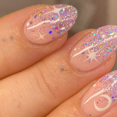 Easy Sparkly Nails, Dainty Glitter Nails, Glitter Confetti Nails, Glitter Nail Inspiration, Fun Sparkly Nails, Sparkle Disney Nails, 26 Birthday Nails, Fun Glitter Nails, Birthday Biab Nails