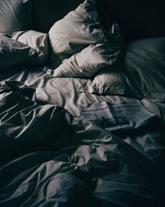 Image discovered by Emmalie P.. Find images and videos about photography room and bed on We Heart It - the app to get lost in what you love. Unmade Bed, Messy Bed, Natural Bedding, Cheap Bathrooms, Dream Symbols, Simple Bed, Foto Casual, Night Aesthetic, Dark Night