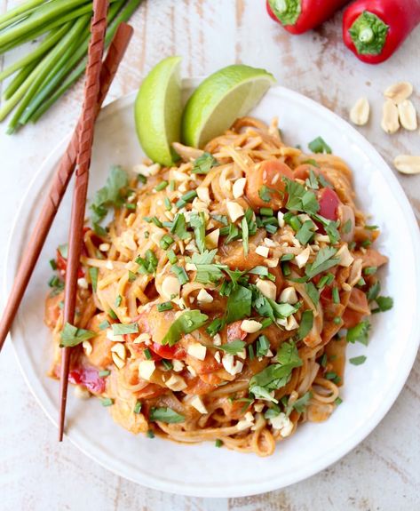 Thai Peanut Chicken Noodles are a must-try dish in the slow cooker, they're easy to make, full of flavor and are sure to become your new favorite recipe! Peanut Chicken Noodles, Easy Thai Recipes, Spaghetti With Ground Beef, Chicken And Noodles, Thai Peanut Chicken, Thai Peanut Sauce, Asian Noodle, Pad Thai Recipe, Chicken Noodles