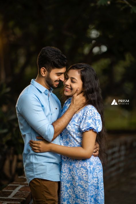 Couple goals Photo Shoots For Couples, Romantic Photo Pose, Couple Pre Wedding Poses, Best Couples Poses, New Pre Wedding Photoshoot, Outdoor Ideas Photoshoot, Pre Shoot Poses, Couple Prewedding Poses, Couple Stills Outdoor