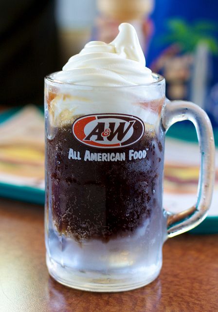 A Root Beer Float in a frosted mug, via Flickr. A&w Root Beer Float, All American Food, Root Beer Floats, Beer Commercials, Car Hop, Soda Floats, Vintage Drinks, 50s Diner, Road Trip Food