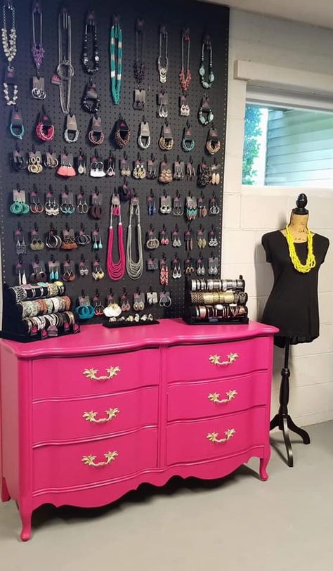 Paparazzi Jewelry Displays, Ikea Office, Paparazzi Accessories Jewelry, Organizer Diy, Diy Jewelry Display, Glam Room, Boutique Interior, Store Displays, Small Office