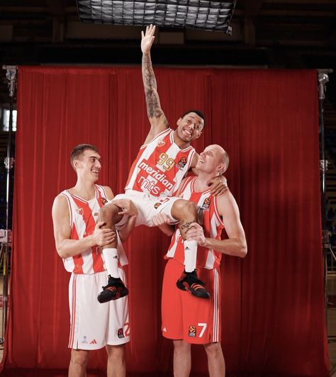 Kk Crvena Zvezda Wallpapers, Cool Basketball Wallpapers, Basketball Wallpapers, Yoda Images, Red Star Belgrade, Crvena Zvezda, Stella Rosa, Basketball Photography, Basketball Wallpaper