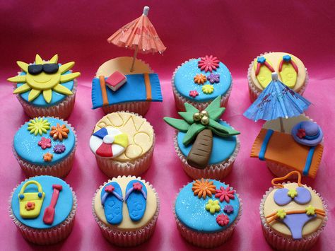 Beach Themed Bunco Party Cupcakes by Caroline'sCreations, via Flickr Beach Theme Cupcakes, Beach Cupcakes, Cupcake Fondant, Cupcakes Fondant, Summer Cupcakes, Beach Birthday Party, Beach Cakes, Cupcake Wars, Beach Party Decorations