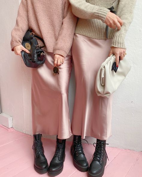 Twinning satin maxi skirts, tonal chunky knitwear and black chunky boots on LONDON fashion bloggers and influencers @belleandbunty Pink Silk Skirt Outfit, Silk Skirt Outfit Winter, Pink Satin Skirt Outfit, Satin Skirt Outfit Winter, Slip Skirt Outfit, Skirts And Boots, Pink Satin Skirt, Silk Skirt Outfit, Black Chunky Boots