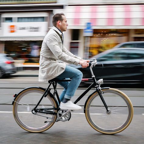 The Top Ten Bikes in Amsterdam in 2021 - The essential guide Holland Bike, Dutch Bicycle, Amsterdam Bike, Bicycle Pictures, Dutch Bike, Stylish Bike, Build A Bike, Urban Bicycle, Power Bike