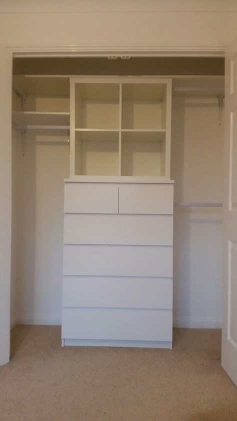 Diy Kast, Ikea Closet Hack, Malm Chest Of Drawers, Hack Ikea, Closet Planning, Ikea Closet, Closet Hacks, Boys Closet, Closet Renovation