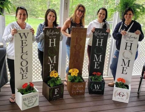 Porch Planters, Diy Planter Box, Door Signs Diy, Wooden Porch, Wooden Welcome Signs, Front Porch Signs, Porch Welcome Sign, Diy Wooden Projects, Diy Workshop